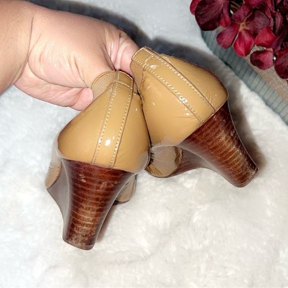 TORY BURCH Caroline Wedge Patent Leather Heel - Picture 7 of 8